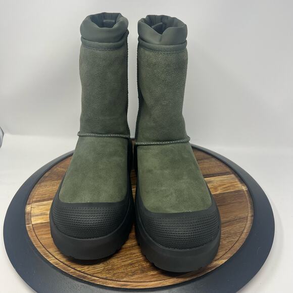 NEW UGG Boots Men’s 11 Classic Short Weather Hybrid Suede Forest Green/Black - Picture 2 of 7